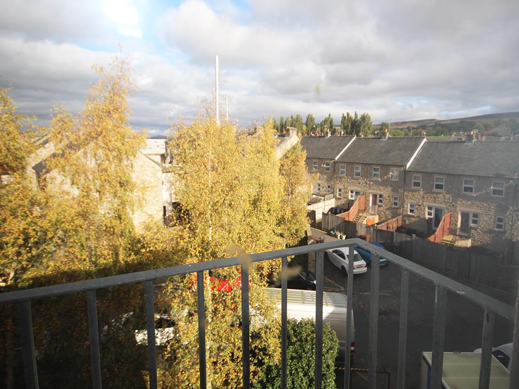 2 bedroom apartment To Let in Earby - IMG_5160.jpg